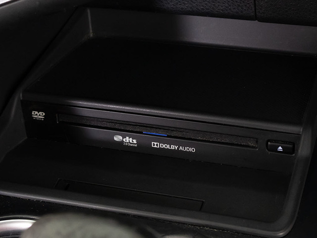 CDはもちろんの事、DVD再生も可能です。フルセグ地デジにも対応しさらにBluetoothにも対応しております
