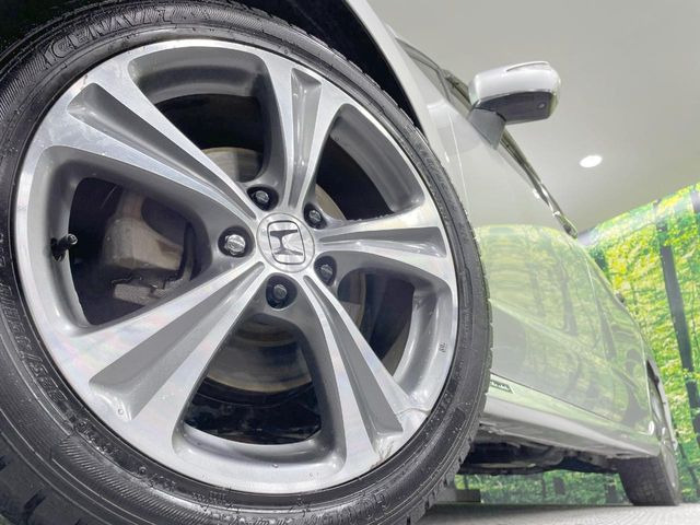�y����18�C���`�A���~�z�C�[���z�O�ςɃ}�b�`���������A���~�z�C�[���𑕒����Ă���܂��B�e��ЊO�A���~�z�C�[����A�X�^�b�h���X�^�C�����戵�����Ă���܂��B���񂲑��k����������