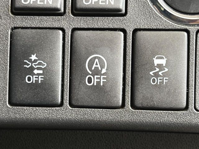 【スマートアシスト】走行中に前方の車両等を認識し、衝突しそうな時は警報とブレーキで衝突回避と被害軽減をアシスト。より安全にドライブをお楽しみいただけます。