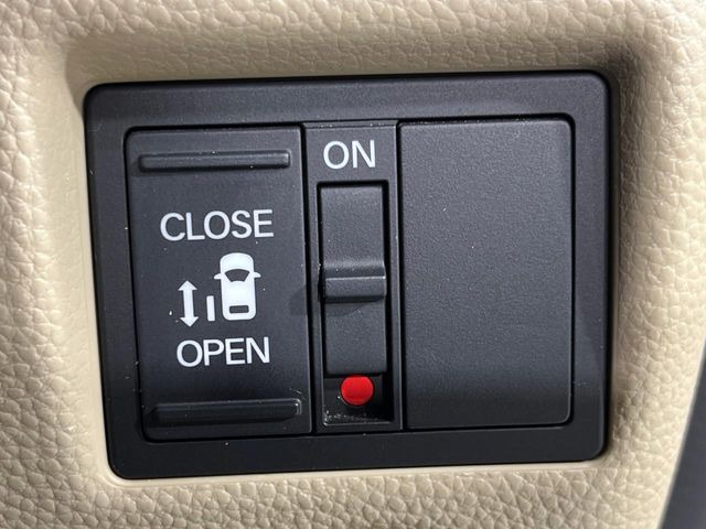 【パワースライドドア】スマートキーや運転席のスイッチでスライドドアの開閉が可能♪電動だから力を入れてドアを開ける必要が無く、小さいお子様でも、重い荷物を持っている時もラクに開け閉めできます♪