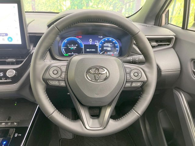 インテリアに合わせたデザインのステアリングは、運転される方のことも考え、運転しやすい形状、大きさです。是非一度、実際に触ってお確かめください。