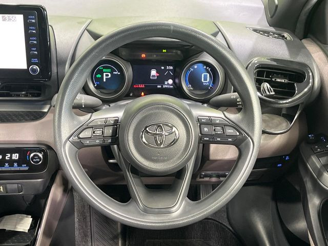 【ステアリングスイッチ】運転中、前方から目線をそらすことなく、オーディオ等の操作が可能な便利機能!安心&快適なドライブを演出してくれます♪
