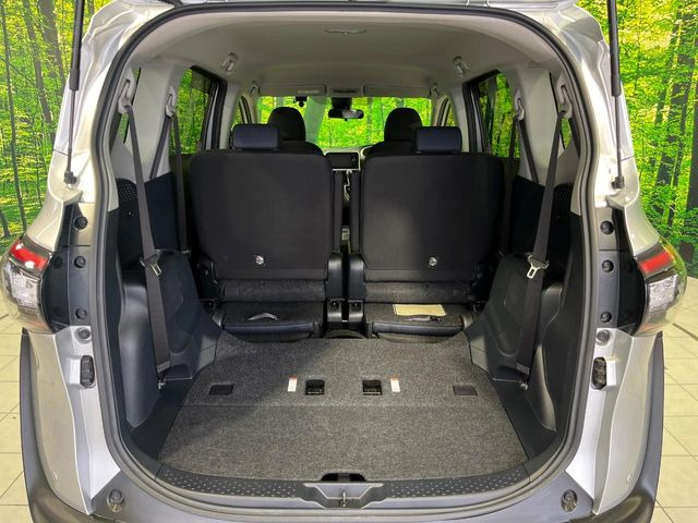 普段のお買い物や通勤、送迎等に十分な荷室スペースを確保しております。セカンドシートを倒すと、大きな荷物の積載も可能です♪