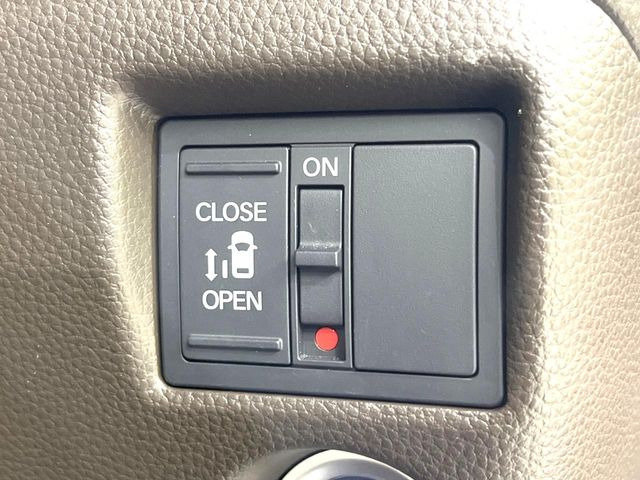 【パワースライドドア】スマートキーや運転席のスイッチでスライドドアの開閉が可能♪電動だから力を入れてドアを開ける必要が無く、小さいお子様でも、重い荷物を持っている時もラクに開け閉めできます♪