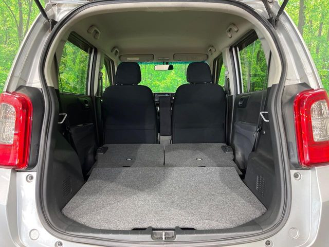 後席を格納すると、これだけの広さが!シーンに合わせたシートアレンジで、大きな荷物も積むことが出来ます♪