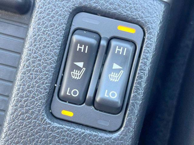 【シートヒーター】寒い日に重宝するシートヒーター!エアコンより早く温まってくれるので寒がりの人も安心ですね♪エアコンの温風は乾燥するから苦手、という方にもをおすすめです。
