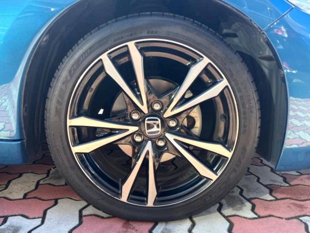 �y����17�C���`�A���~�z�C�[���z�O�ςɃ}�b�`���������A���~�z�C�[���𑕒����Ă���܂��B�e��ЊO�A���~�z�C�[����A�X�^�b�h���X�^�C�����戵�����Ă���܂��B���񂲑��k������