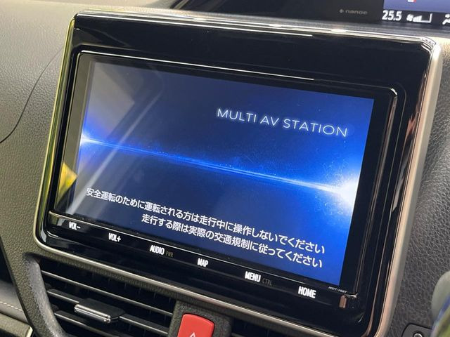 【大画面ナビ】人気の大型9インチナビを装備。存在感のある大画面はインパクト大!ナビ利用時のマップ表示は見やすく、テレビやDVDは臨場感がアップ!いつものドライブがグッと楽しくなります♪