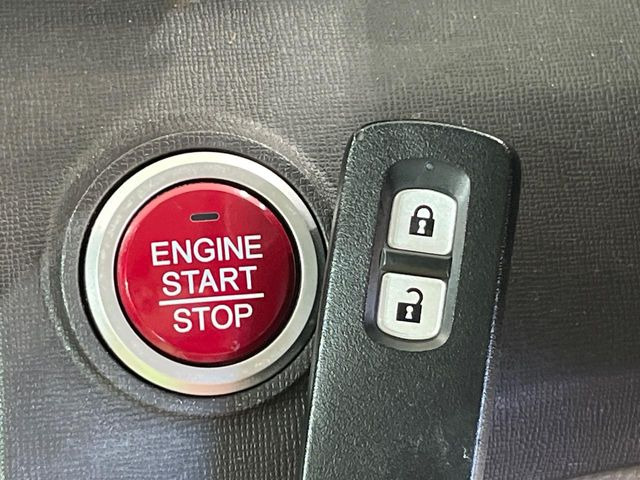 �yHonda�X�}�[�g�L�[�z�J�o����|�P�b�g�ɓ��ꂽ�܂܂ł��h�A�̎{���E�������\�ȃX�}�[�g�L�[�𑕔��B�G���W���̃I���E�I�t�����J�M�����o���K�v����������Ƃ��Ă��֗��ł���