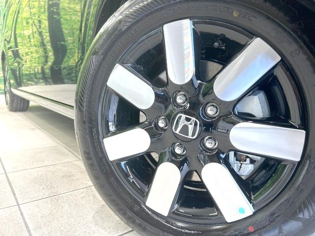 �y����15�C���`�A���~�z�C�[���z�O�ςɃ}�b�`���������A���~�z�C�[���𑕒����Ă���܂��B�e��ЊO�A���~�z�C�[����A�X�^�b�h���X�^�C�����戵�����Ă���܂��B���񂲑��k����������
