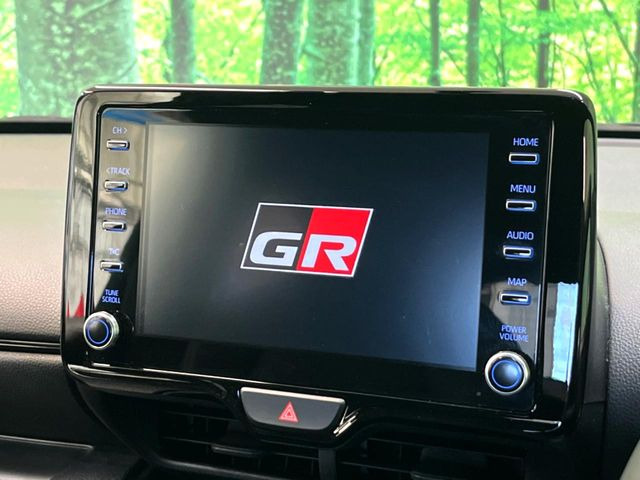 �y8�C���` �f�B�X�v���C�I�[�f�B�I�z���ʂ̃f�B�X�v���C��AppleCarPlay��AndroidAuto�����p�\�B�傫�ȉ�ʂŃX�}�z�i�r�A�v���������p���������܂���