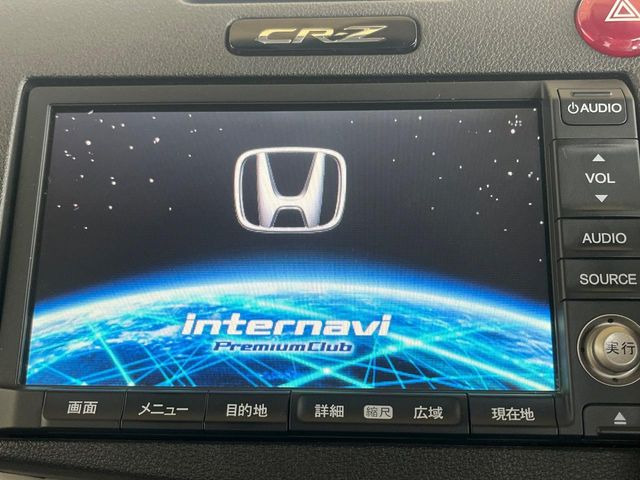 【メーカー純正ナビ】インテリアに溶け込むスタイリッシュな「専用設計」メーカーナビを装備♪視認性や操作性など基本性能にも優れ、より上質なカーライフをお楽しみいただけます。