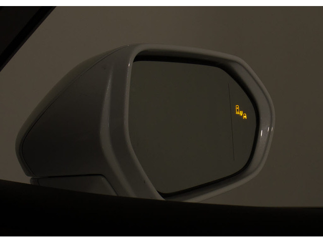 BSM(ブラインドスポットモニタ)!隣の車線を走る車両をレーダーで検知し、ドアミラーでは確認しにくい後側方エリアに存在する車両に加えて、急接近してくる車両も検知します。