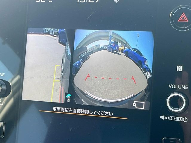 【フロント&サイドカメラ】ドライバーから見にくい死角部分を映像で確認できる前方と左側面にカメラを装着。見通しがきかない場所や住宅密集地などを運転することが多い人におすすめの安心装備です。