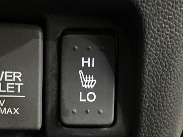 【シートヒーター】寒い日に重宝するシートヒーター!エアコンより早く温まってくれるので寒がりの人も安心ですね♪エアコンの温風は乾燥するから苦手、という方にもをおすすめです。