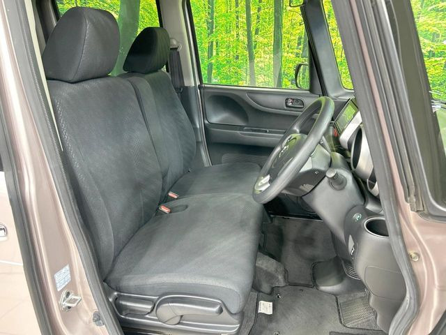 運転席シート廻りは使用感も少なく、良好な状態となっています。丁寧に使われていたことがよくわかりますね。