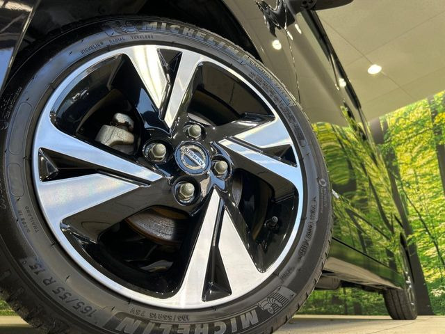 �y����15�C���`�A���~�z�C�[���z�O�ςɃ}�b�`���������A���~�z�C�[���𑕒����Ă���܂��B�e��ЊO�A���~�z�C�[����A�X�^�b�h���X�^�C�����戵�����Ă���܂��B���񂲑��k����������