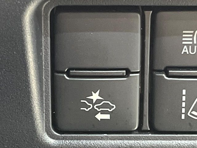 【トヨタセーフティセンス】走行中に前方の車両等を認識し、衝突しそうな時は警報とブレーキで衝突回避と被害軽減をアシスト。より安全にドライブをお楽しみいただけます。
