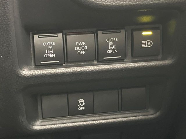 【両側パワースライドドア】スマートキーや運転席のスイッチで後席両側スライドドアの開閉が可能♪電動だから力を入れてドアを開ける必要が無く、小さなお子様でも簡単に開け閉めでき快適です♪