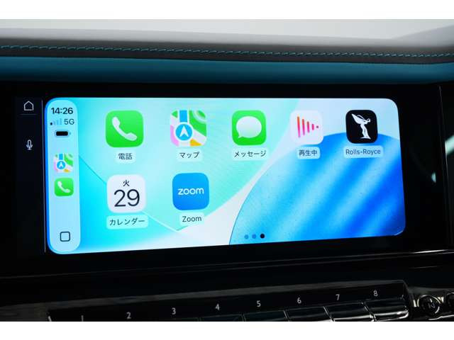 Apple CarPlay�ɑΉ����AiPhone�Ƃ̘A�g���X�}�[�g�ɁB�i�r�Q�[�V�����≹�y�A�ʘb�Ȃǂ𒼊��I�ɑ���ł��A���O�W���A���[�Ȏ�����Ԃɉ��K�ŗ��֐��̍����h���C�r���O����񋟂��܂��B
