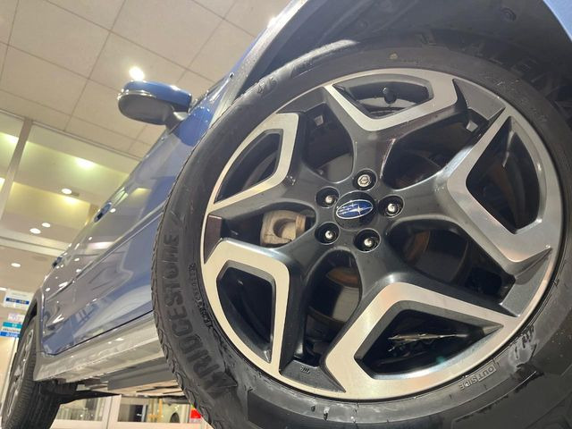 �y����18�C���`�A���~�z�C�[���z�O�ςɃ}�b�`���������A���~�z�C�[���𑕒����Ă���܂��B�e��ЊO�A���~�z�C�[����A�X�^�b�h���X�^�C�����戵�����Ă���܂��B���񂲑��k����������