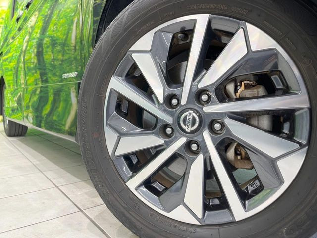 �y����16�C���`�A���~�z�C�[���z�O�ςɃ}�b�`���������A���~�z�C�[���𑕒����Ă���܂��B�e��ЊO�A���~�z�C�[����A�X�^�b�h���X�^�C�����戵�����Ă���܂��B���񂲑��k����������