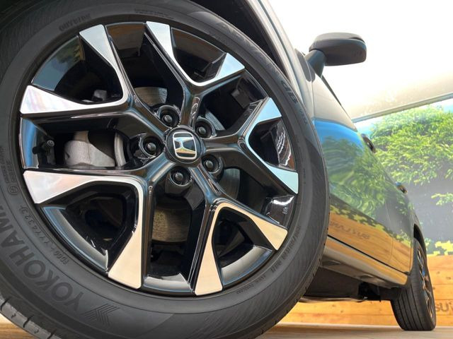 �y����18�C���`�A���~�z�C�[���z�O�ςɃ}�b�`���������A���~�z�C�[���𑕒����Ă���܂��B�e��ЊO�A���~�z�C�[����A�X�^�b�h���X�^�C�����戵�����Ă���܂��B���񂲑��k����������