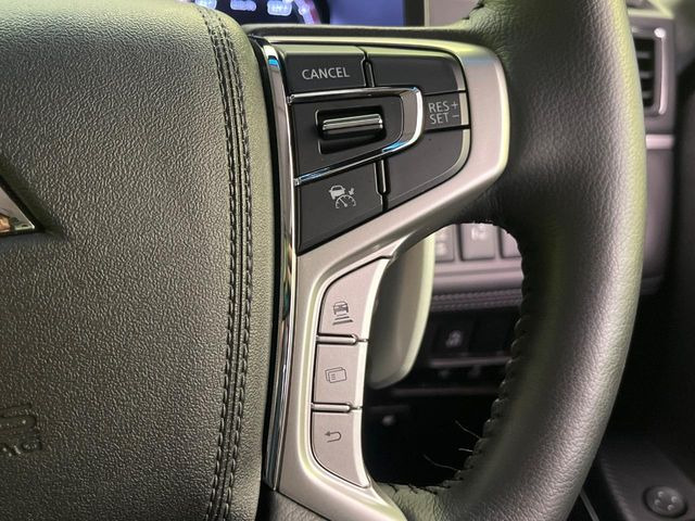 【レーダークルーズコントロール】高速道路での長距離走行が楽に!!自動で速度を保つクルーズコントロールが、衝突軽減システムと連携し、前方の車両を感知して車間を保つように速度調節してくれます!!