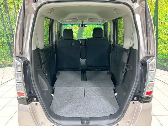後席を格納すると、これだけの広さが!シーンに合わせたシートアレンジで、大きな荷物も積むことが出来ます♪