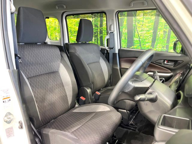 運転席シート廻りは使用感も少なく、良好な状態となっています。丁寧に使われていたことがよくわかりますね。
