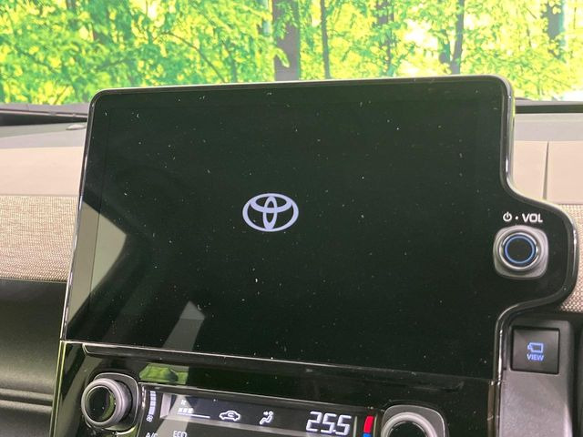 【10.5インチナビ】高級感とインパクトのある大画面ナビを装備。各種オーディオ操作はもちろん、スマホ連携もできる利便性の高いナビです♪