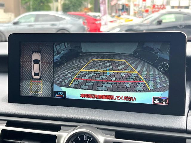【パノラミックビューモニター】専用のカメラにより、上から見下ろしたような視点で360度クルマの周囲を確認することができます☆死角部分も確認しやすく、狭い場所での切り返しや駐車もスムーズに行えます。