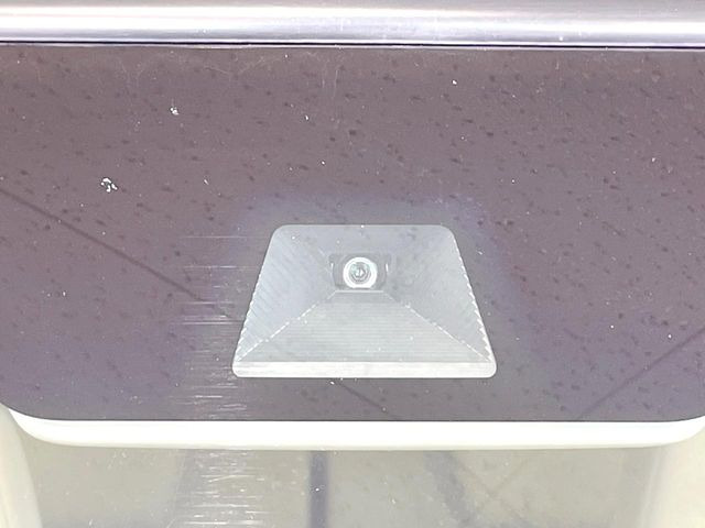 【ホンダセンシング】走行中に前方の車両等を認識し、衝突しそうな時は警報とブレーキで衝突回避と被害軽減をアシスト。より安全にドライブをお楽しみいただけます。