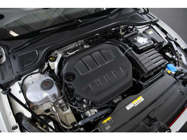 2.0L ����4�C��DOHC�^�[�{�A265ps/37.7kgm�A�S��&times;�S��&times;�S��mm 4295&times;1790&times;1465mm�A�ԗ��d�� 1450kg