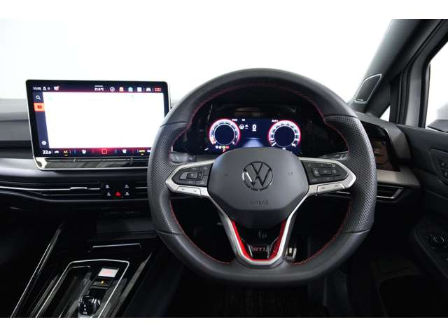 Golf GTI�Ȃ�ł͂̌y���ȑ�����y���݂Ȃ���A���K�������Ë��������Ȃ����ɂ������߂̈��BDCC�AIQ.LIGHT�AHUD�A���U�[�V�[�g�A�x���`���[�V�����Ȃǂ�����Ă��܂��B