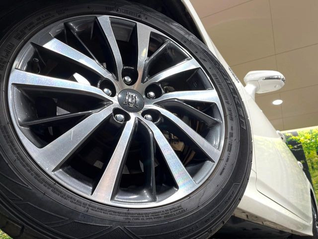 �y����17�C���`�A���~�z�C�[���z�O�ςɃ}�b�`���������A���~�z�C�[���𑕒����Ă���܂��B�e��ЊO�A���~�z�C�[����A�X�^�b�h���X�^�C�����戵�����Ă���܂��B���񂲑��k����������