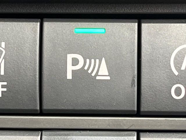 【クリアランスソナー】バンパーに付いたセンサーが障害物を検知!一定の距離に近づくとアラートで教えてくれます♪狭い駐車スペースや車庫入れ時も安心ですね☆