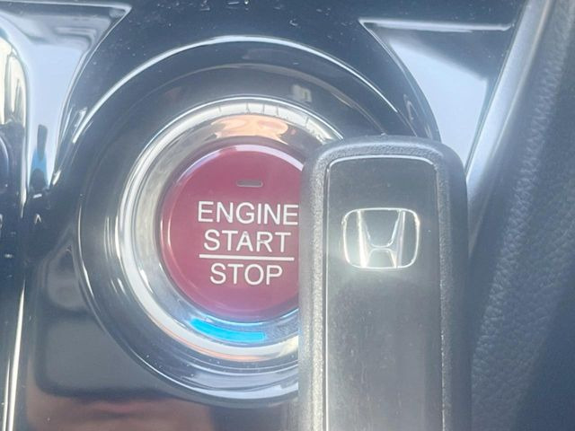 �yHonda�X�}�[�g�L�[�z�J�o����|�P�b�g�ɓ��ꂽ�܂܂ł��h�A�̎{���E�������\�ȃX�}�[�g�L�[�𑕔��B�G���W���̃I���E�I�t�����J�M�����o���K�v����������Ƃ��Ă��֗��ł���