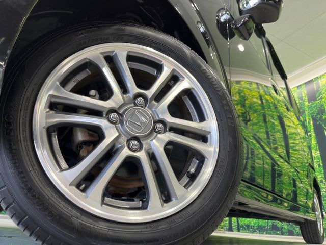 �y����14�C���`�A���~�z�C�[���z�O�ςɃ}�b�`���������A���~�z�C�[���𑕒����Ă���܂��B�e��ЊO�A���~�z�C�[����A�X�^�b�h���X�^�C�����戵�����Ă���܂��B���񂲑��k����������