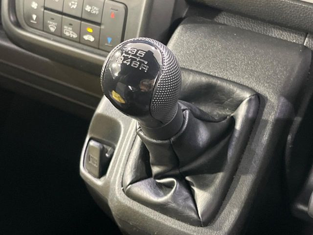 �y6��MT�z6��MT��