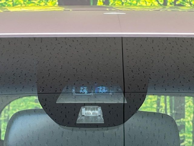 【シティブレーキアクティブシステム】低速走行中に前方の車両等を認識し、衝突しそうな時は警報とブレーキで衝突回避と被害軽減をアシスト。より安全にドライブをお楽しみいただけます。