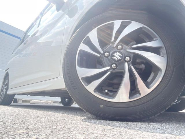 �y�����A���~�z�C�[���z�O�ςɃ}�b�`���������A���~�z�C�[���𑕒����Ă���܂��B�e��ЊO�A���~�z�C�[����A�X�^�b�h���X�^�C�����戵�����Ă���܂��B���񂲑��k����������