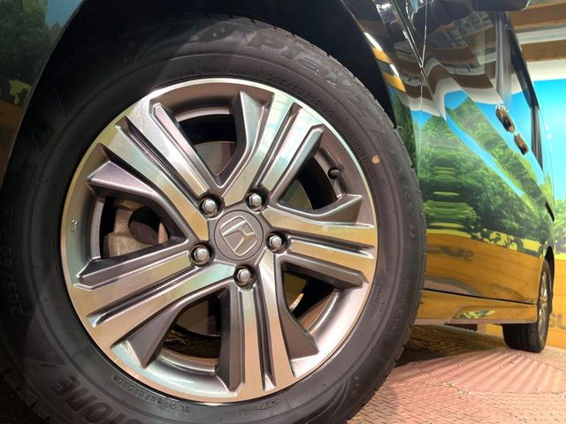 �y����16�C���`�A���~�z�C�[���z�O�ςɃ}�b�`���������A���~�z�C�[���𑕒����Ă���܂��B�e��ЊO�A���~�z�C�[����A�X�^�b�h���X�^�C�����戵�����Ă���܂��B���񂲑��k����������