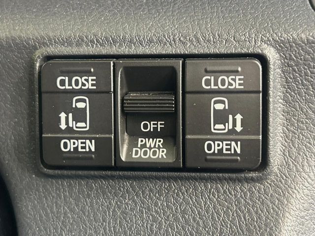 【両側パワースライドドア】スマートキーや運転席のスイッチで後席両側スライドドアの開閉が可能♪電動だから力を入れてドアを開ける必要が無く、小さなお子様でも簡単に開け閉めでき快適です♪