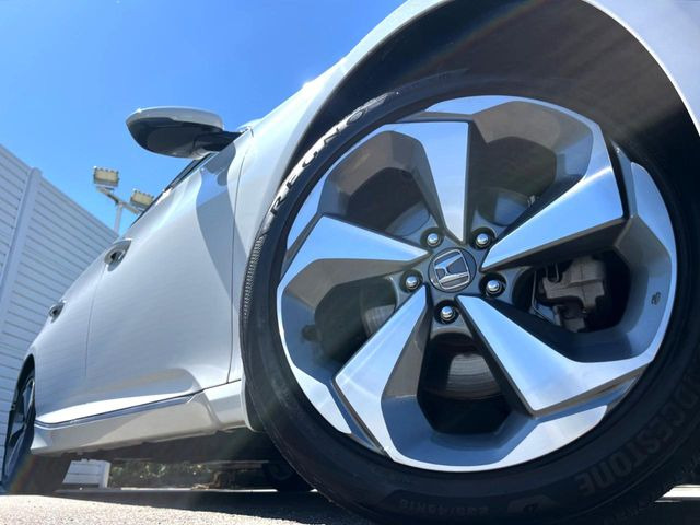 �y����18�C���`�A���~�z�C�[���z�O�ςɃ}�b�`���������A���~�z�C�[���𑕒����Ă���܂��B�e��ЊO�A���~�z�C�[����A�X�^�b�h���X�^�C�����戵�����Ă���܂��B���񂲑��k����������