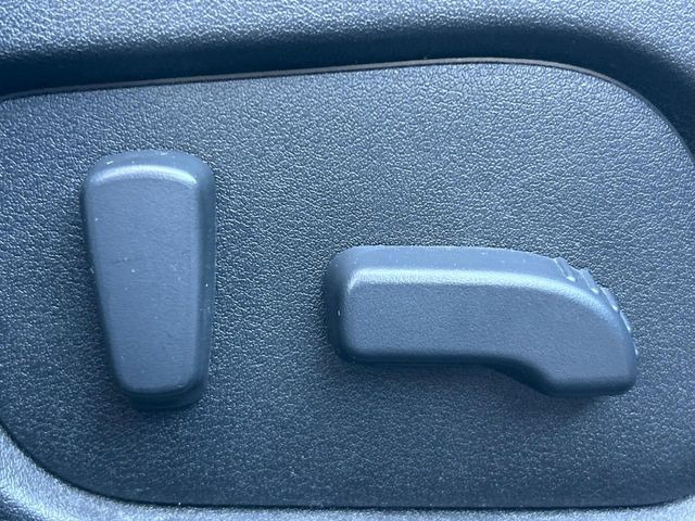 【パワーシート】スイッチ一つで簡単にシートの微調整が可能!電動だから力もいりません!快適なシートポジションにセットして、快適なドライブをお楽しみください。