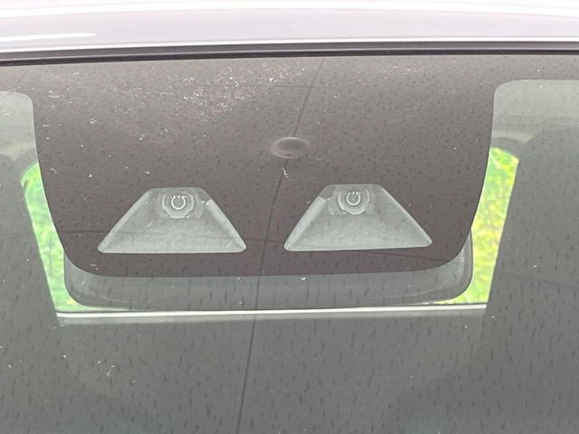 【スマートアシスト】走行中に前方の車両等を認識し、衝突しそうな時は警報とブレーキで衝突回避と被害軽減をアシスト。より安全にドライブをお楽しみいただけます。