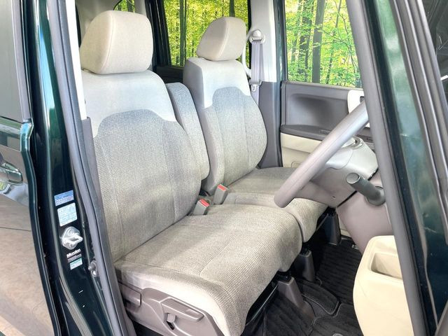 運転席シート廻りは使用感も少なく、良好な状態となっています。丁寧に使われていたことがよくわかりますね。