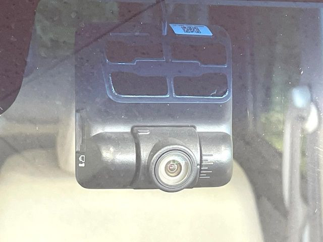 【ドライブレコーダー】ドライブレコーダー装備!走行中はもちろん、あおり運転や事故に遭遇した際、映像で記録し、万一のリスクに備えます。※記録用SDカードはお客様ご自身でご準備いただく必要があります。