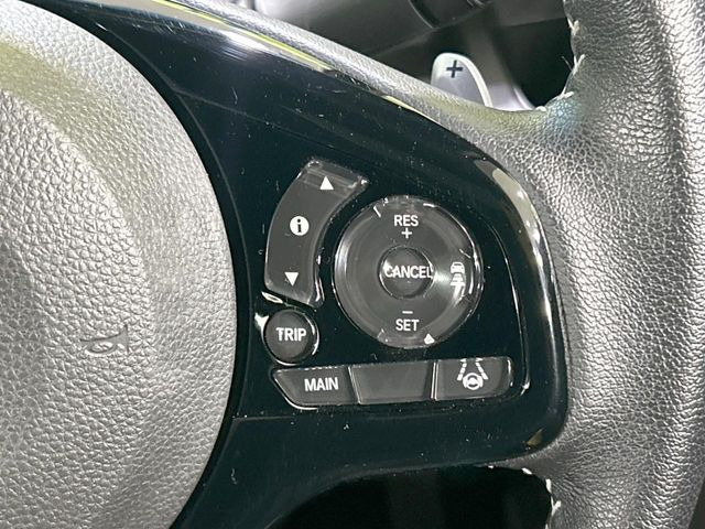 【アダプティブクルーズコントロール】高速道路での長距離走行が楽に!!自動で速度を保つクルーズコントロールが、衝突軽減システムと連携し、前方の車両を感知して車間を保つように速度調節してくれます!!